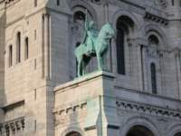 horsestatueonpariscathedral2_small.jpg