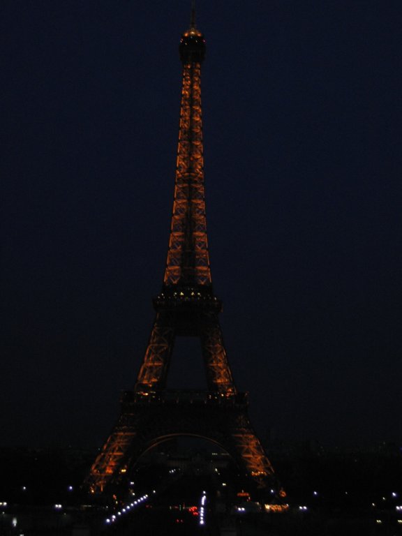 eiffeltowerdark2.jpg