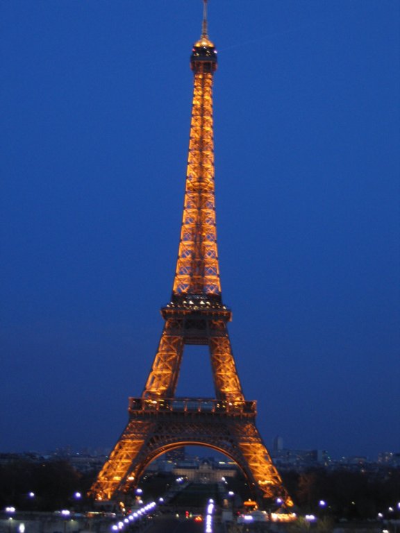 eiffeltowerfull2.jpg