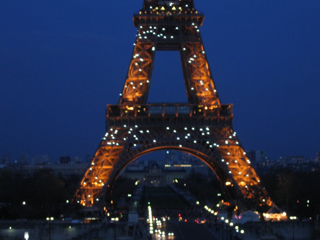 eiffeltowersparklebottomhalf.jpg