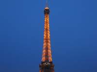 eiffeltowertopclose_small.jpg